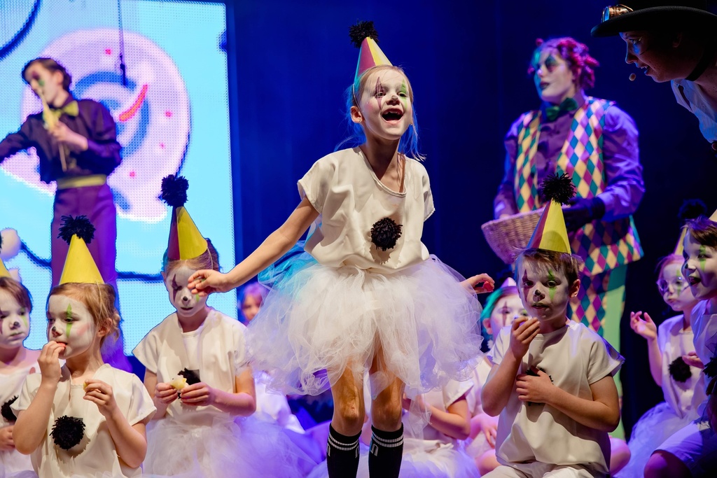 M en de Machtige Goden